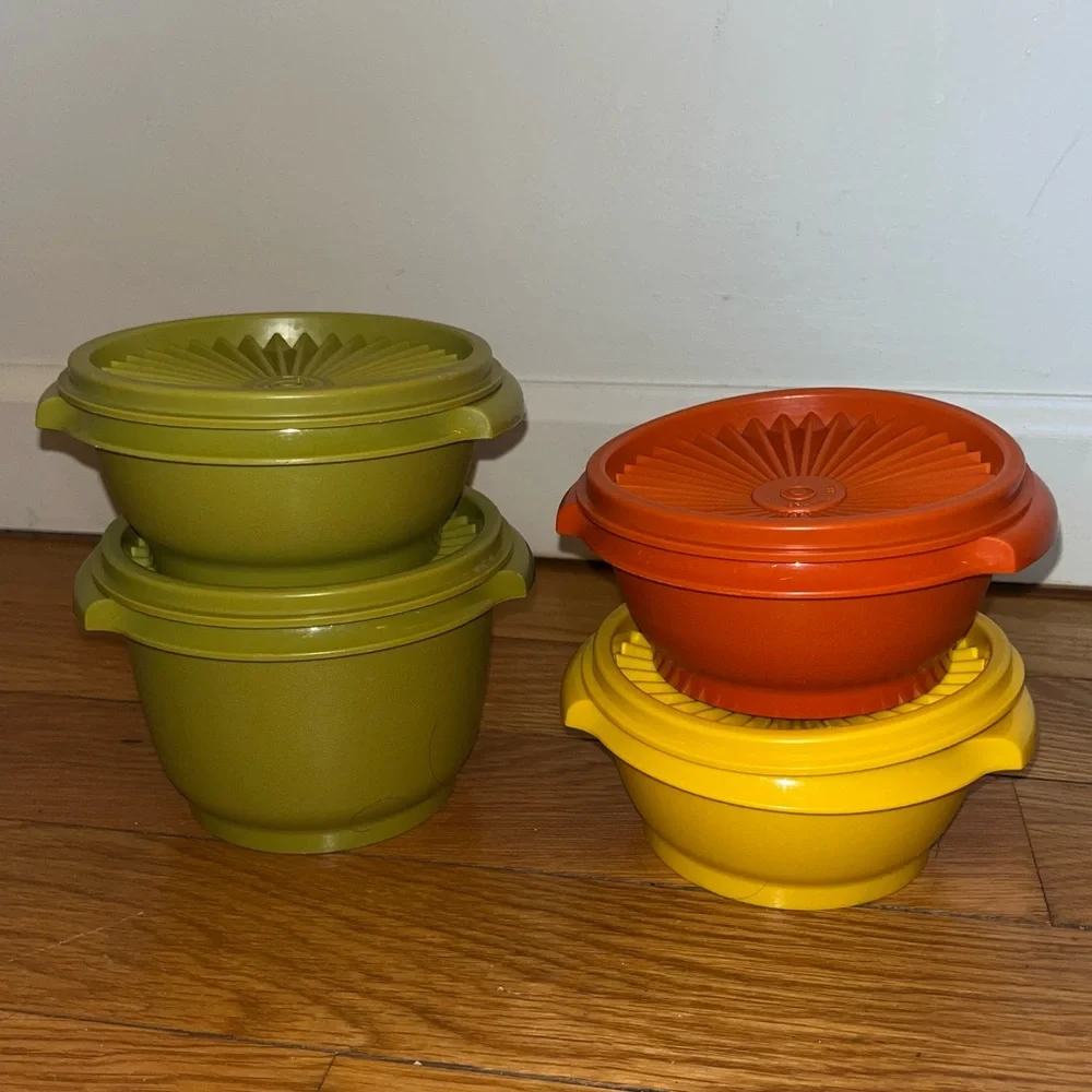 Vintage Tupperware Servalier Storage Bowls w Starburst Lids Set of 4 - Picture 1 of 7